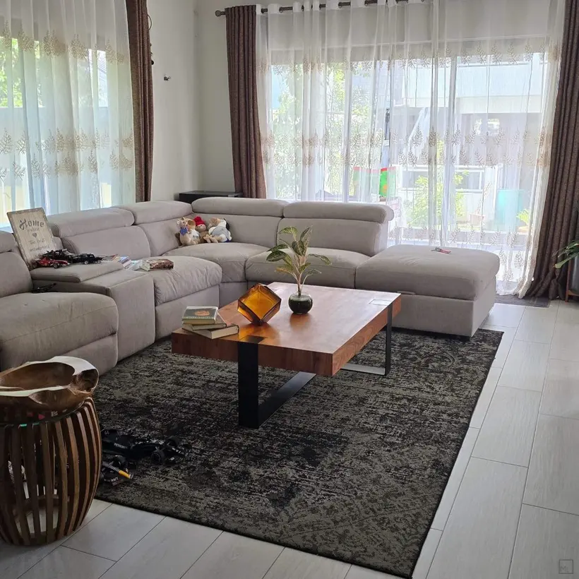 Table 2 showcase image by Monlabo